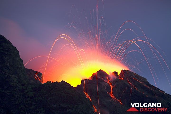 VolcanoDiscovery Bild Des Tages Vulkane Und Reisen By Typische