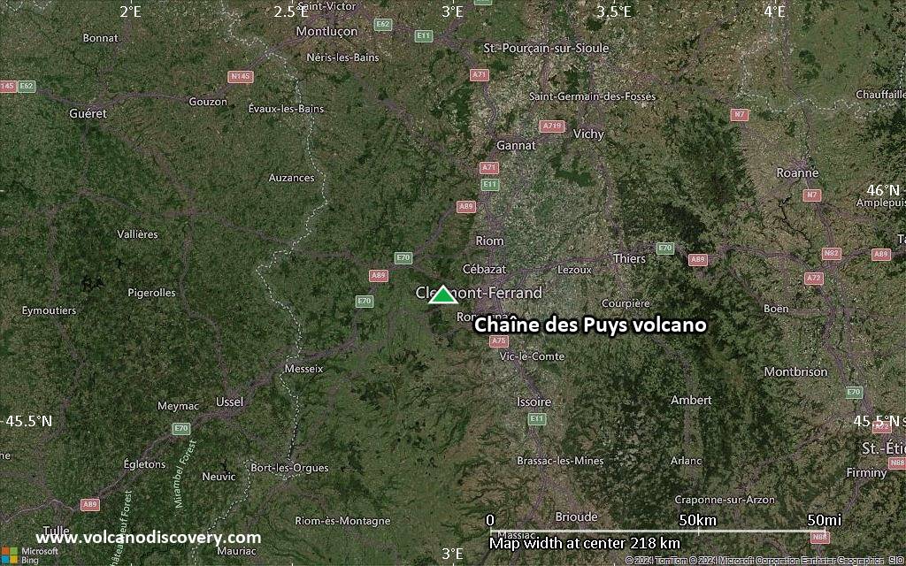 Satellite/aerial-type map of Chaîne des Puys volcano (local scale medium)
