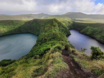 Hier sind einige Eindrücke von unserer letzten Kleingruppenreise auf die Azoren im Oktober 2024. Wir haben 5 Inseln besucht: Sao Miguel, Pico, Faial, Flores und Terceira. (Photo: Tom Pfeiffer)