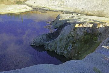Mud pond at Lassen volcano (Photo: Tom Pfeiffer)