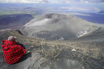 The new ash cone is occupying all of the north crater. None of the former hornitos is there any more. (Photo: Tom Pfeiffer)
