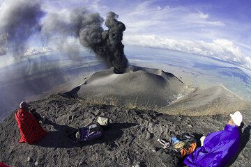 Peter and Philip watching the activity. The ash cloud is drifting to the west, making it rain more ash there... (Photo: Tom Pfeiffer)