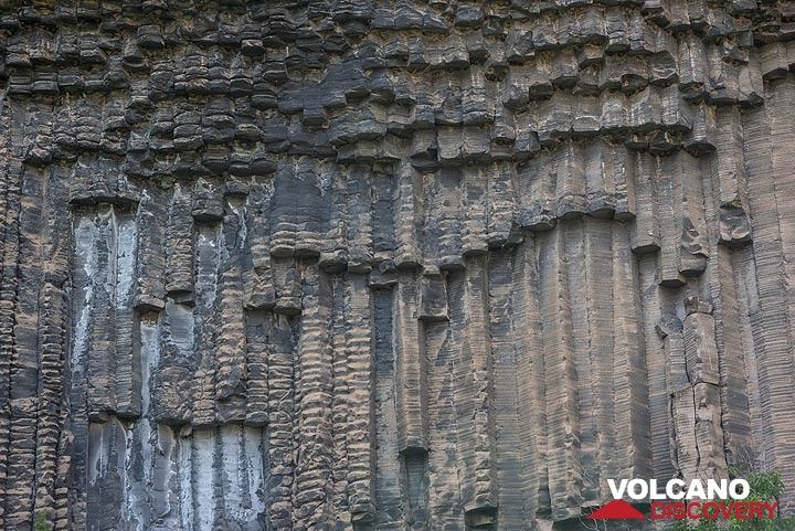 Vertical prismatic lavas in canyon of the Azat River, Armenia (Photo: Tom Pfeiffer)