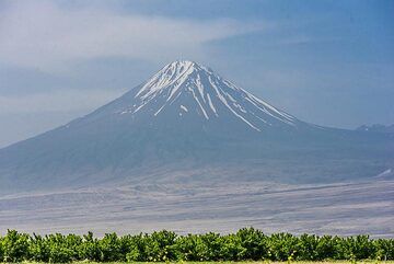 The smaller of the two Ararat volcanoes, 3925-m-high Kucuk Ararat (or Lesser Ararat). (Photo: Tom Pfeiffer)