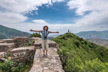 Marina posiert auf der Burgmauer (Photo: Tom Pfeiffer)