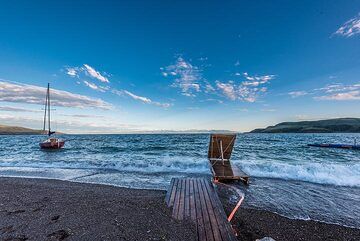 Les jours plus calmes et les week-ends, les habitants ont tendance à se baigner et à faire de la voile ici. (Photo: Tom Pfeiffer)