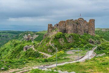 La forteresse d'Amberd, datant du Xe siècle, est située à 2 300 mètres d'altitude sur les pentes du volcan du mont Aragats, au nord-ouest de la capitale Erevan. (Photo: Tom Pfeiffer)