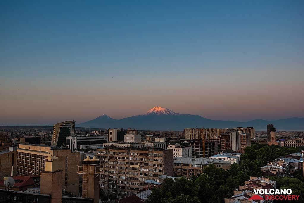 Sunrise over Ararat volcano seen from Yerevan (Photo: Tom Pfeiffer)