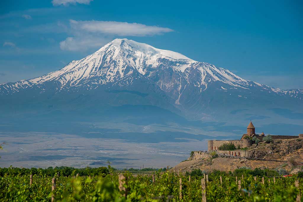 Khor Virap monastery with the backdrop of Ararat volcano. (Photo: Tom Pfeiffer)