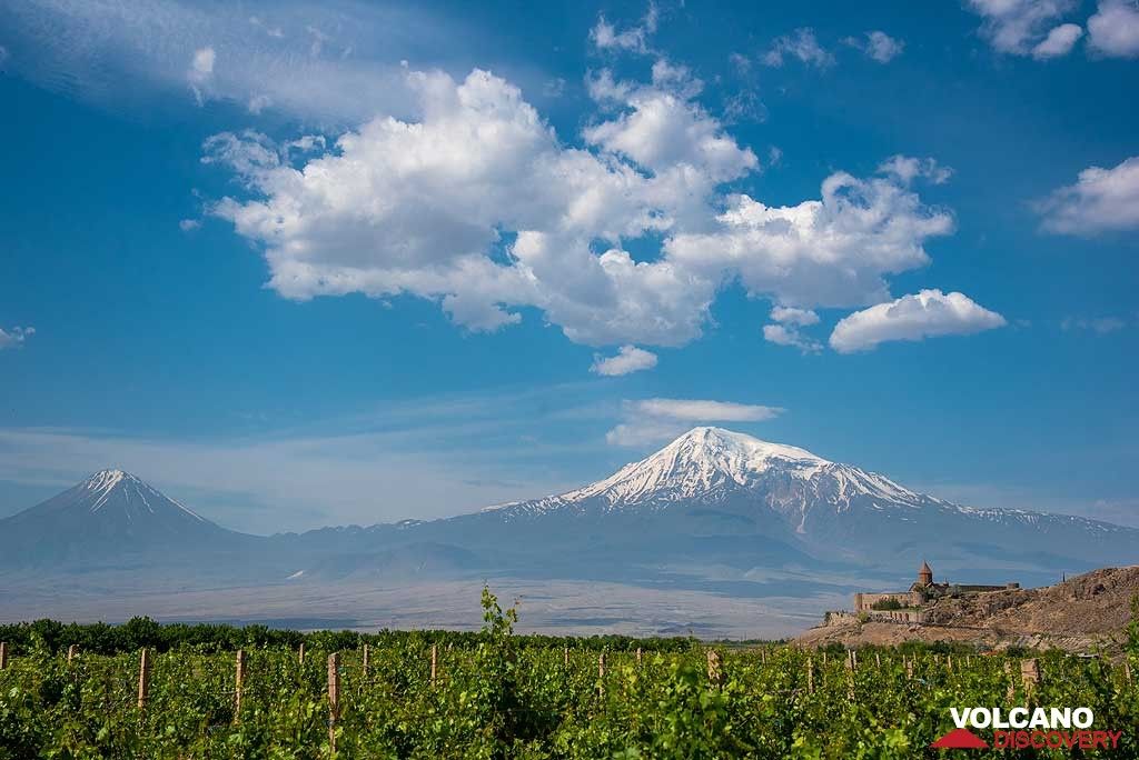 Famous Khor Virap monastery with small and big Ararat in the background. (Photo: Tom Pfeiffer)