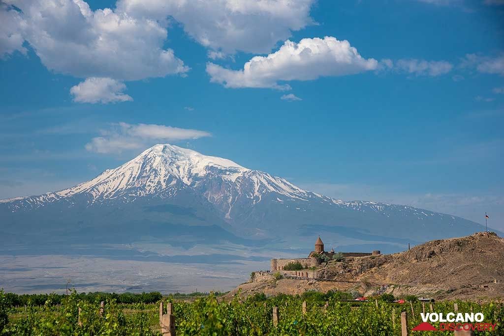 Khor Virap monastery with the backdrop of Ararat volcano.  (Photo: Tom Pfeiffer)