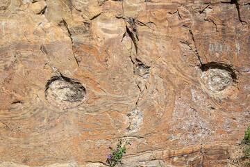 Slumping structures in the hardened sedimentary rock layers (Photo: Tom Pfeiffer)