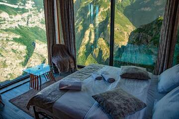 Spectacular views from the bedroom of our hotel (Photo: Tom Pfeiffer)