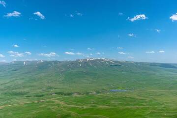 Panorama of the Syunik plateau. (Photo: Tom Pfeiffer)