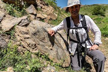 Our wonderful and extremely knowledgeable guide Armenie posing at a lava boulder exposing internal flow structures. (Photo: Tom Pfeiffer)