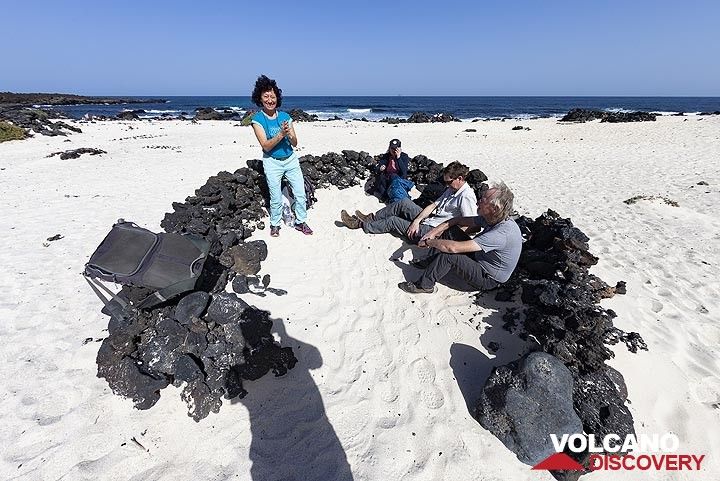 A break in the wind protected stone walls at the beach Playa blanca Orzola on Lanzarote island. (Photo: Tobias Schorr)