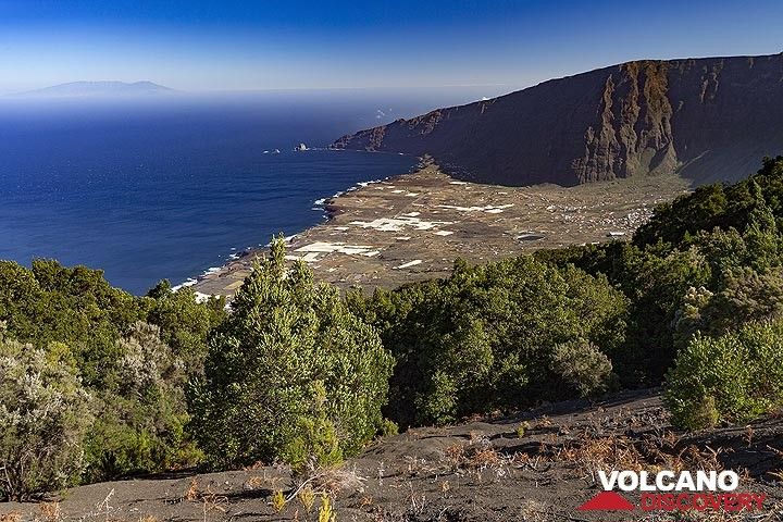 Das El Golfo-Tal ist das, was nach einem riesigen Erdrutsch übrig geblieben ist. Insel El Hierro. (Photo: Tobias Schorr)