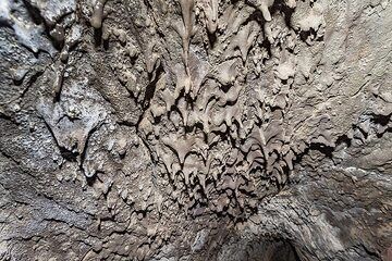 Cold drops of lava hanging in a lava cave. La Restinga / El Hierro. (Photo: Tobias Schorr)