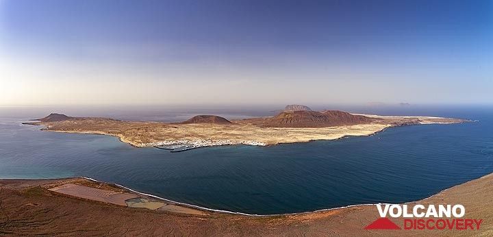 Panoramic view of La Graciosa island. (Photo: Tobias Schorr)