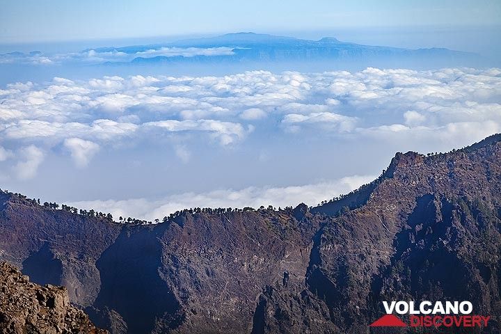 View over the caldera Tamburiente towards La Gomera island. La Palma island. (Photo: Tobias Schorr)