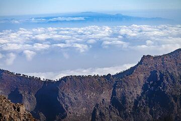 Vue sur la caldeira Tamburiente vers l'île de La Gomera. L'île de La Palma. (Photo: Tobias Schorr)
