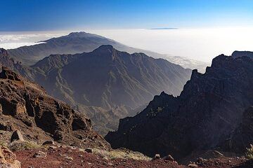 Vue sur la caldeira Tamburiente vers les jeunes volcans du sud Cumbre Nueva. L'île de La Palma. (Photo: Tobias Schorr)