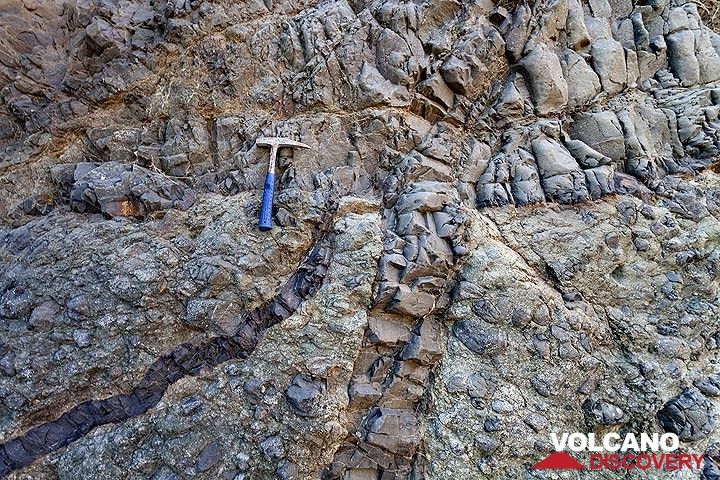 Jüngere Deiche durchschneiden ältere Deiche in der Caldera Tamburiente auf der Insel La Palma. (Photo: Tobias Schorr)