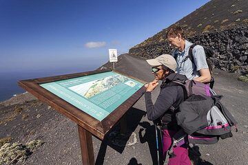 Table d'information sur le sentier de randonnée Teneguia sur l'île de La Palma. (Photo: Tobias Schorr)