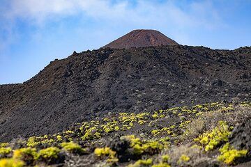 The youngest volcano of La Palma, the 1971 erupted volcano Teneguia. (Photo: Tobias Schorr)