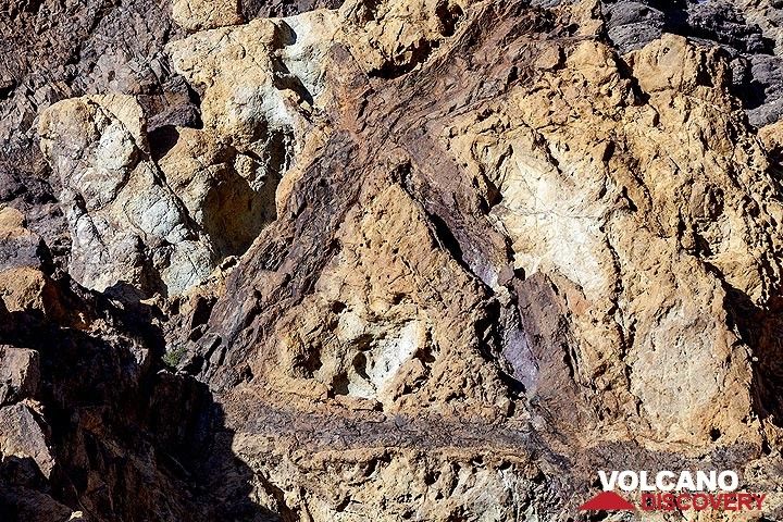 Anciens évents dans les roches volcaniques les plus anciennes du volcan Teide. Île de Ténérife. (Photo: Tobias Schorr)