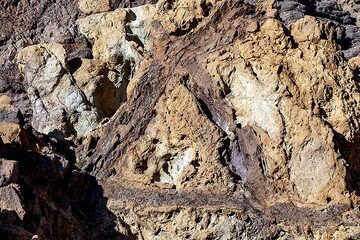 Old vents in the oldest volcanic rocks of Teide volcano. Tenerife island. (Photo: Tobias Schorr)