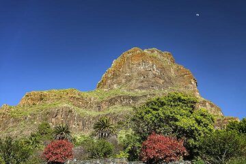 Immense partie d'un ancien volcan Teide dominant le village de Masca. Île de Ténérife. (Photo: Tobias Schorr)