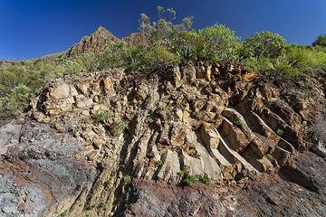 Impressing structure of an former lava flow and a vent that cuts it. Masca valley, Tenerife island. (Photo: Tobias Schorr)
