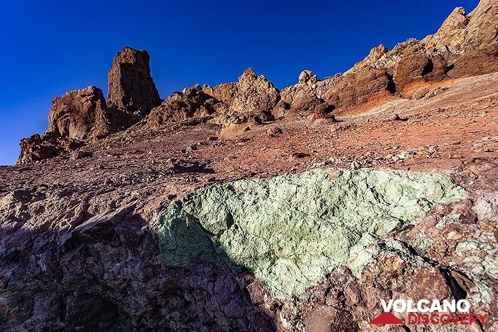 A hydrothermally altered rocks in former pyroclastic flows at Mirador de Los Azulejo. Tenerife island. (Photo: Tobias Schorr)