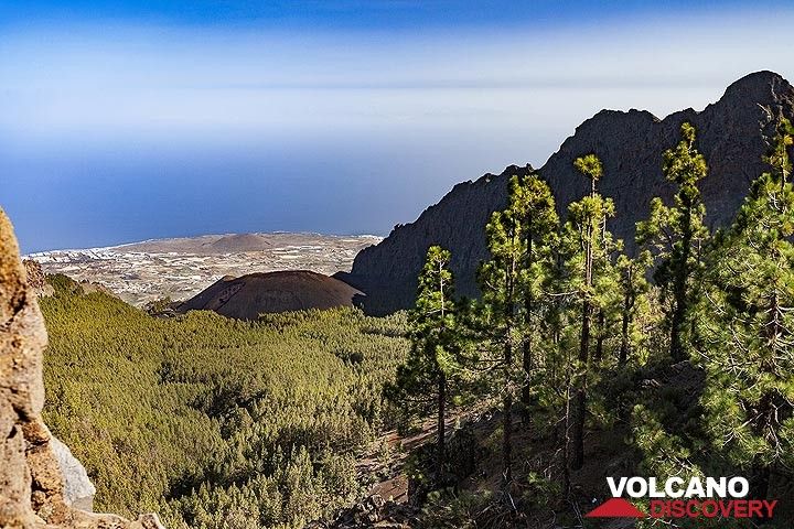 Der Vulkan beim riesigen Erdrutsch von Las Arenas auf der Insel Teneriffa. (Photo: Tobias Schorr)