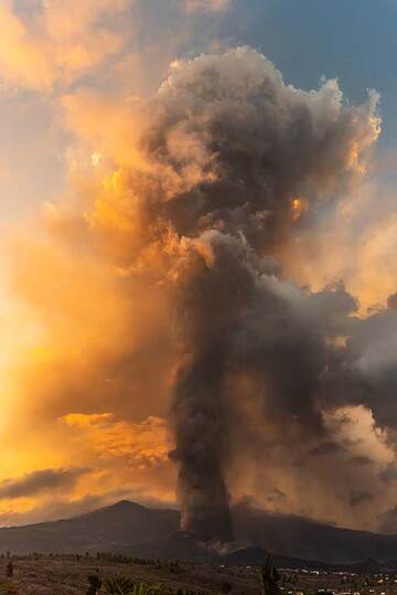 Colonne d'éruption (Photo: Tom Pfeiffer)