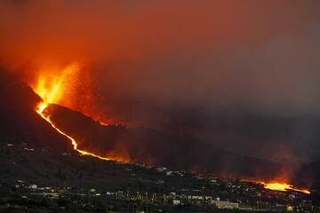 La nouvelle coulée de lave du nord vue dans la soirée du 25 septembre depuis le point de vue d'El Time. (Photo: Tom Pfeiffer)