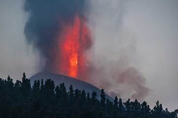 Lava fountain and ash rising from the cone in the early morning. (Photo: Tom Pfeiffer)