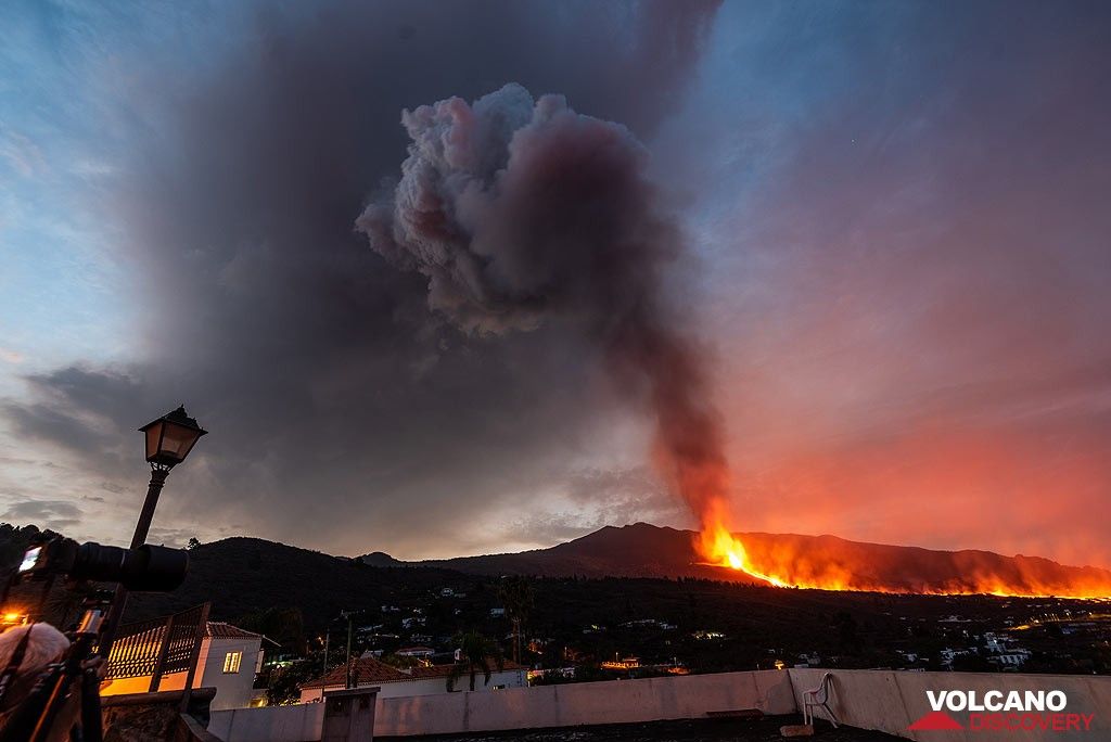 Eruption on La Palma on 28 Sep 2021 (Photo: Tom Pfeiffer)