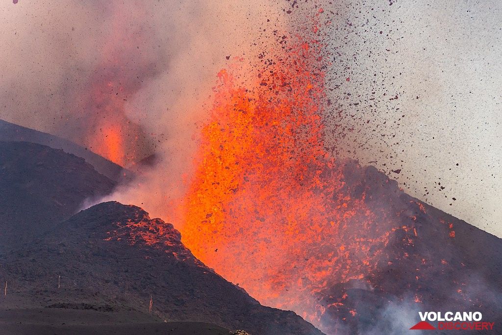 La Palma Volcano Eruption 2021 Image Gallery 30 Sep Lava From Close Close Up Of The Lower 