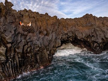 The famous coast with its lava flows at Los Herivderos on Lanzarote. (Photo: Tobias Schorr)