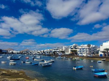 The fishing harbour of Arrecive. (Photo: Tobias Schorr)