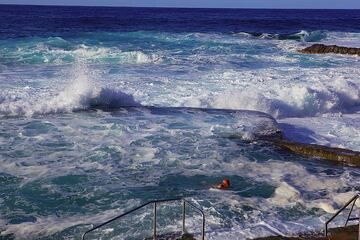 A protected ocean swimming pool (La Macina) (Photo: Tom Pfeiffer)
