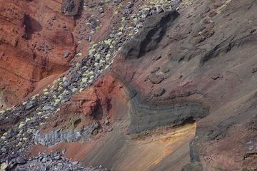 Red and gray scoria layers in an exposed cinder cone at the south coast of El Hierro Island (Canaries) (Photo: Tom Pfeiffer)
