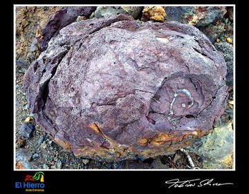 Lava bomb at Playa de Verodal/El Hierro (Photo: Tobias Schorr)