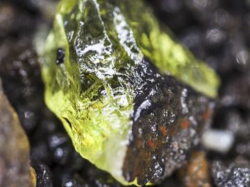Detail of a olivine crystal from El Golfo (Photo: Tobias Schorr)