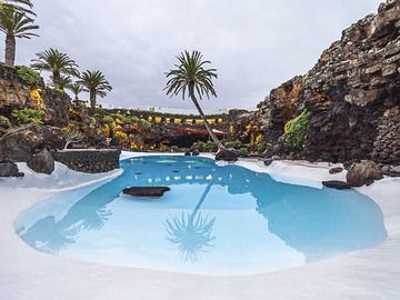 Das Schwimmbad von Cesar Manrique an der Lavaröhre Jameos de Aqua (Photo: Tobias Schorr)