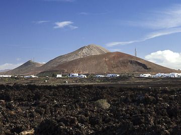 Los conos de ceniza de la Mña de Los Dolores en Tajaste/Lanzarote (Photo: Tobias Schorr)