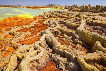 Bizarre shapes and orange salt surfaces... (Photo: Tom Pfeiffer)