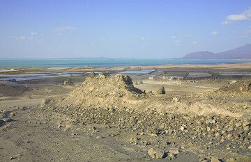 Landscape near Afdera salt lake, Ethiopia (Photo: Tom Pfeiffer)